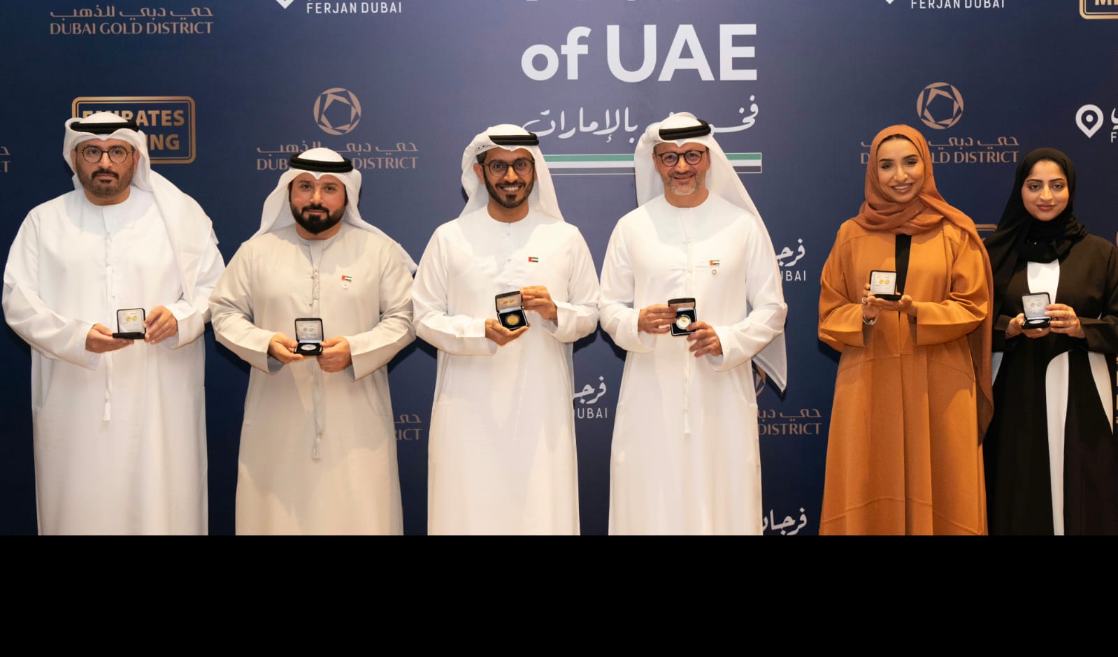 "مصنع الإمارات للمسكوكات" و"حي دبي للذهب" يطلقان مجموعة محدودة من العملات التذكارية مستوحاة من حملة "فخورين بالإمارات"