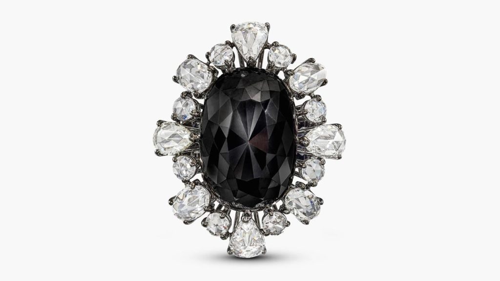 خاتم ماسة سوداء يقفز إلى 6 أضعاف سعره في مزاد Sotheby’s بهونغ كونغ