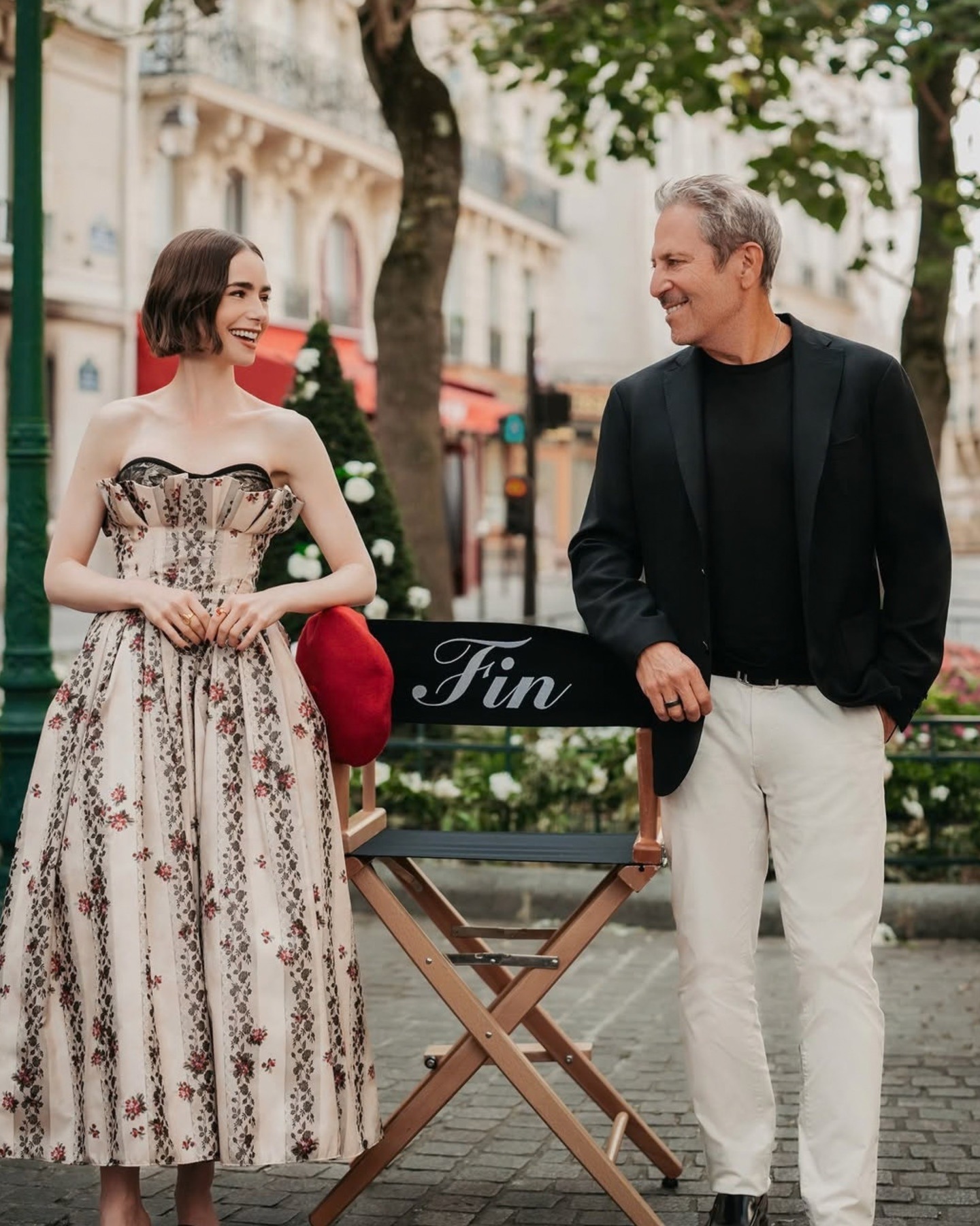 ليلي كولينز ترتدي خاتم La Marquise في «Emily in Paris»